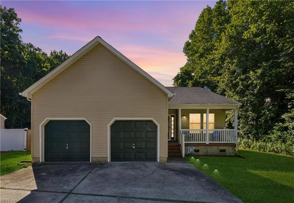 2 Stella June LN, HAMPTON VA 23666