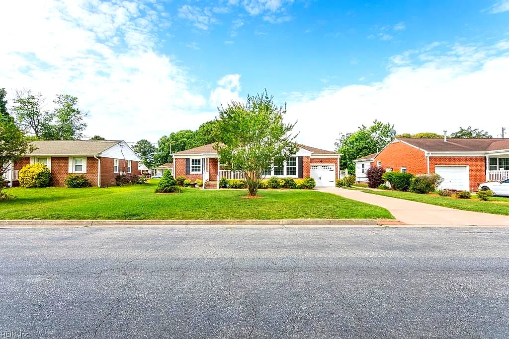 33 Saint Albans DR, Hampton — 3 bed Residential, 1,600 sqft