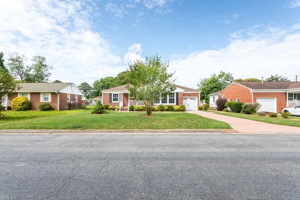 33 Saint Albans DR, HAMPTON VA 23669