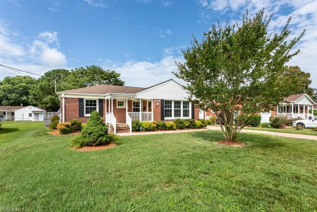 33 Saint Albans DR, HAMPTON VA 23669 - Photo 3