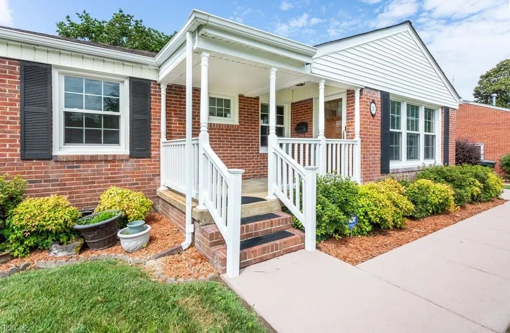 33 Saint Albans DR, HAMPTON VA 23669 - Photo 5