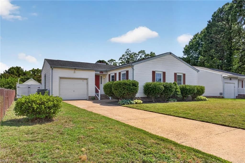 16 E Davis RD, HAMPTON VA 23666 - Photo 2