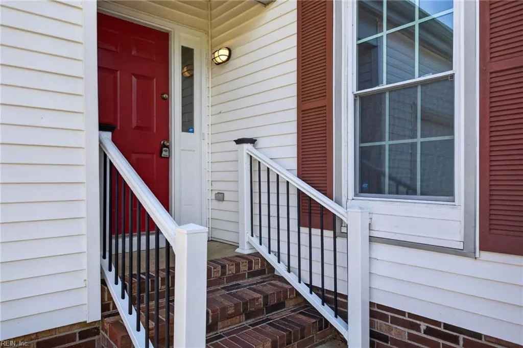16 E Davis RD, HAMPTON VA 23666 - Photo 4