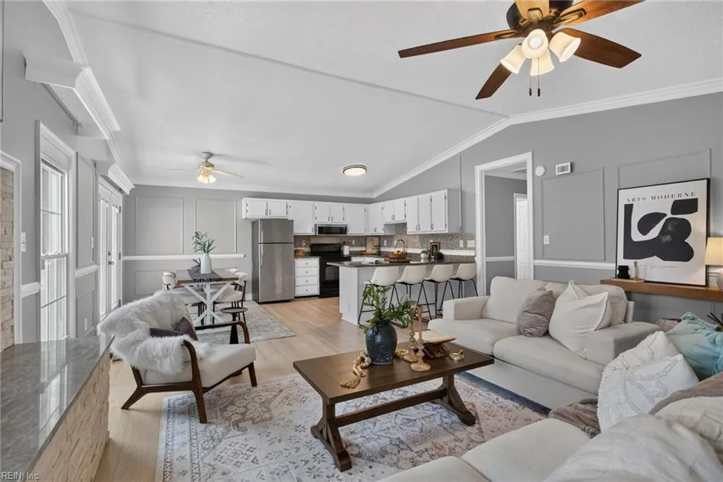 16 E Davis RD, HAMPTON VA 23666 - Photo 5