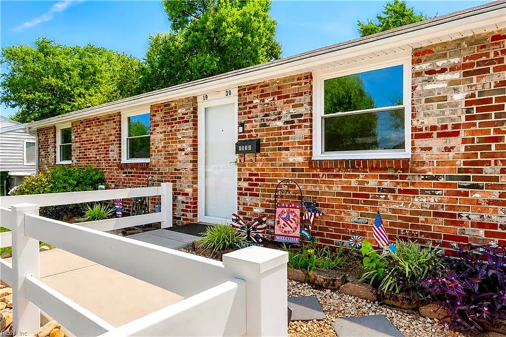 1930 Demetro DR, HAMPTON VA 23663 - Main photo