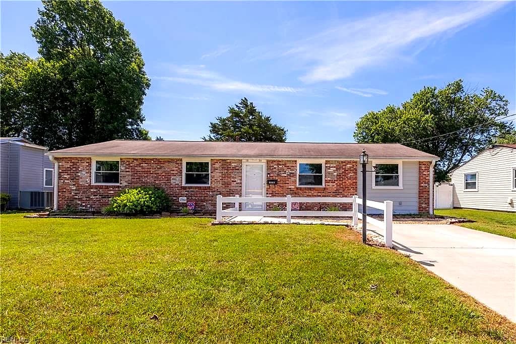 1930 Demetro DR, HAMPTON VA 23663 - Main photo