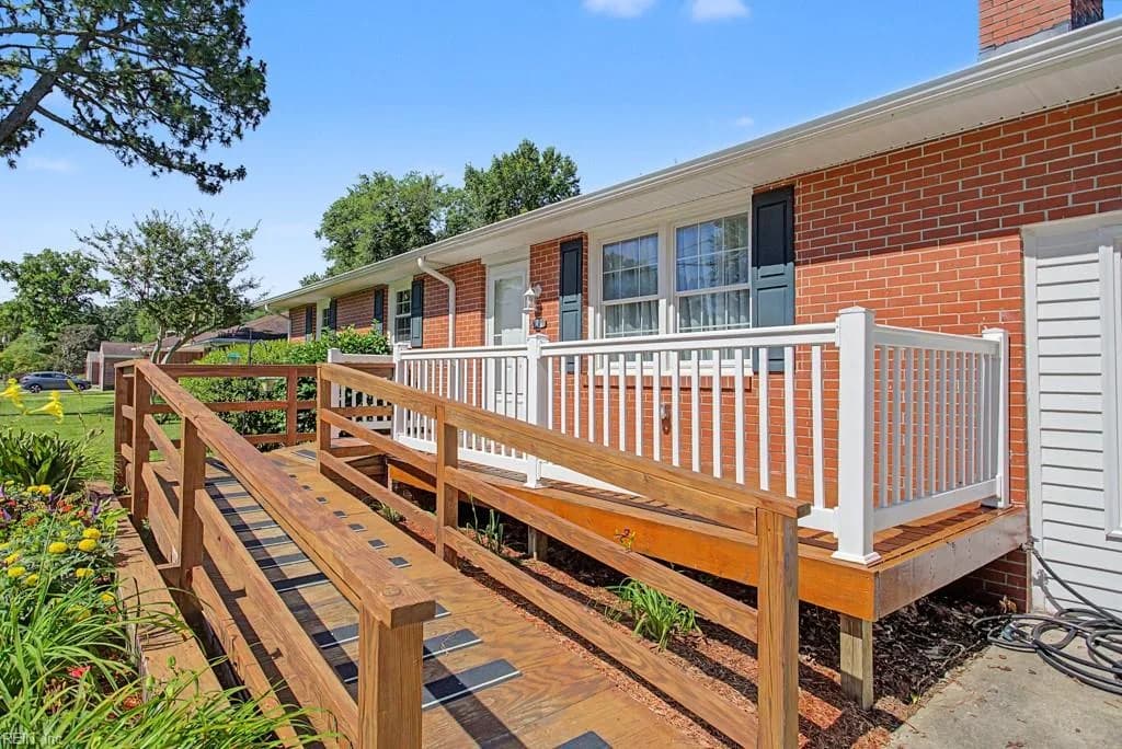 106 Crandol DR, YORKTOWN VA 23693 - Photo 3