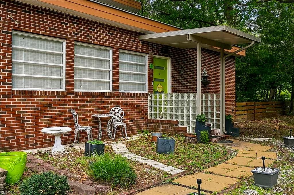 102 Purgold RD, SEAFORD VA 23696 - Photo 4