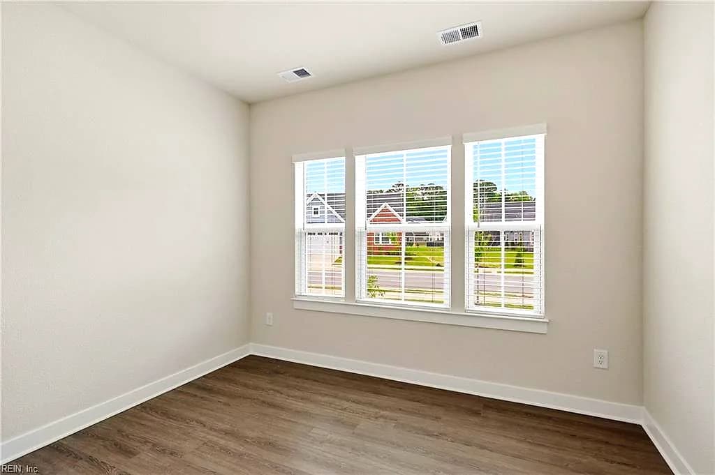 2101 Mainsail DR, CARROLLTON VA 23314 - Photo 3
