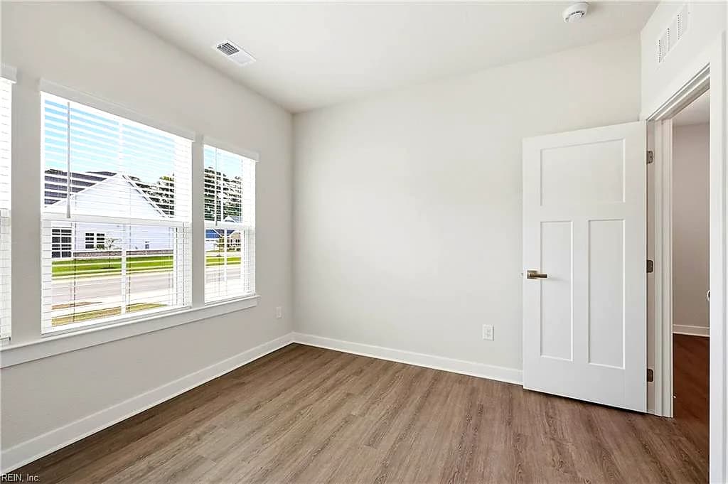 2101 Mainsail DR, CARROLLTON VA 23314 - Photo 4