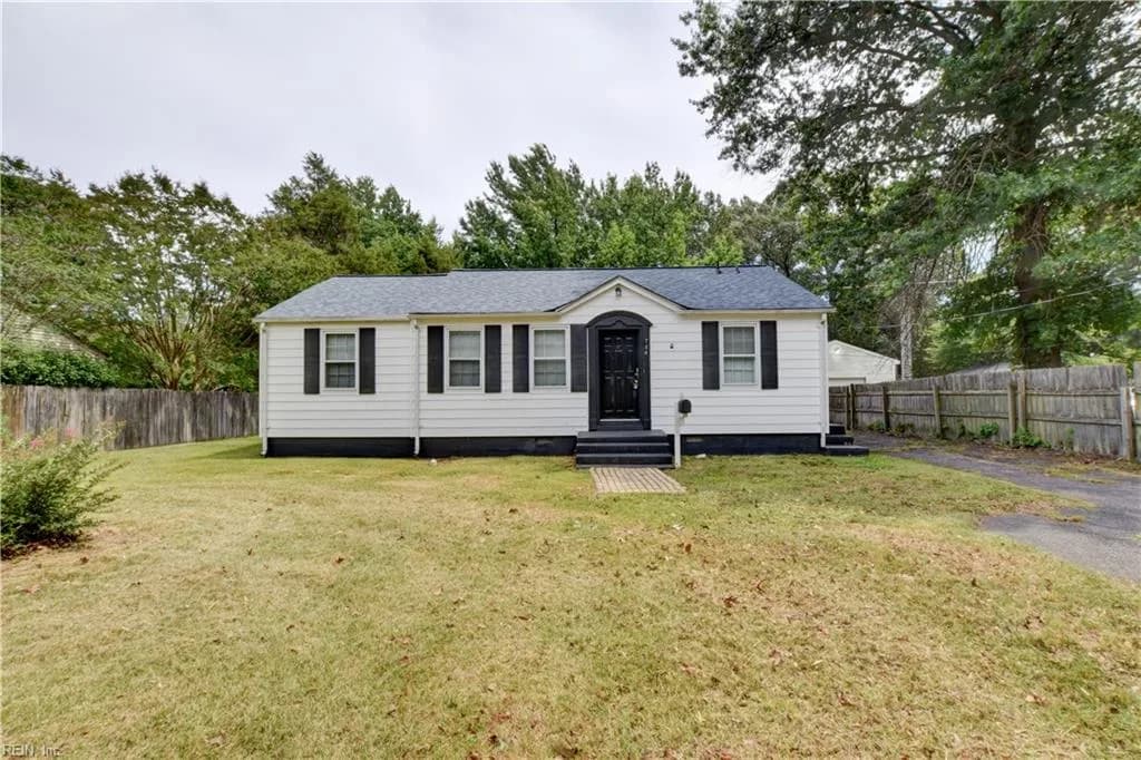 704 James DR, NEWPORTNEWS VA 23605 - Main photo