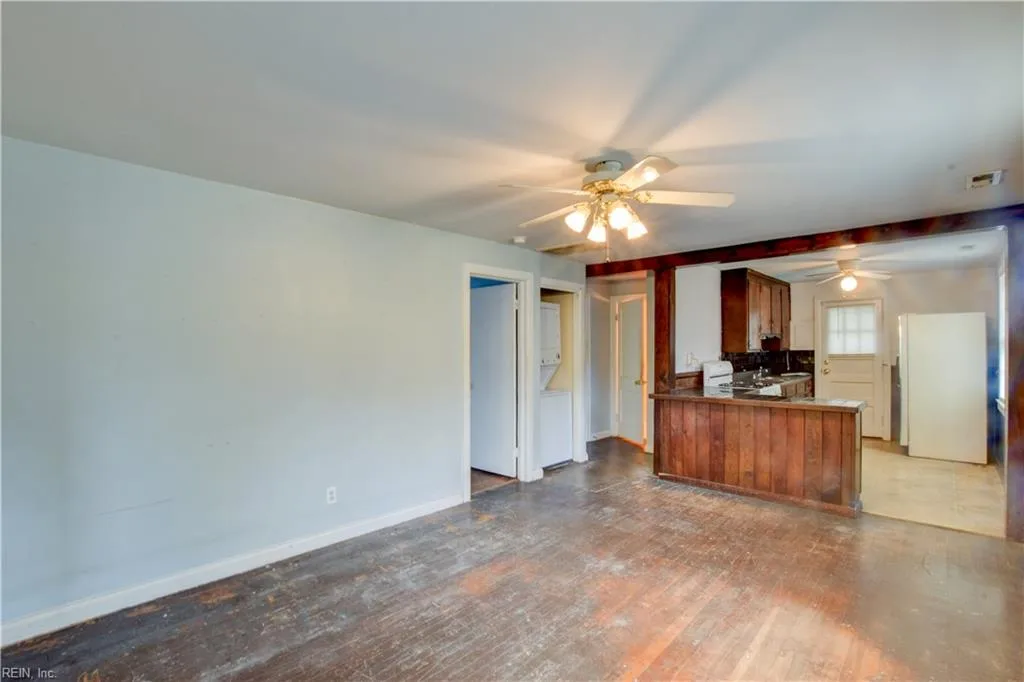 704 James DR, NEWPORTNEWS VA 23605 - Photo 3