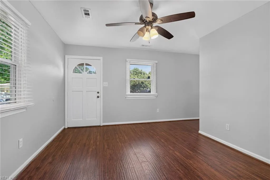 120 Downes ST, HAMPTON VA 23663 - Photo 5