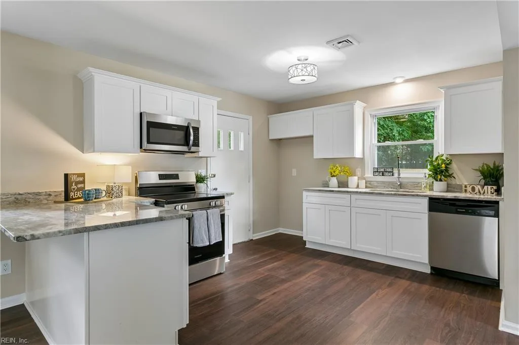 859 Cheyenne DR, NEWPORTNEWS VA 23608 - Photo 4