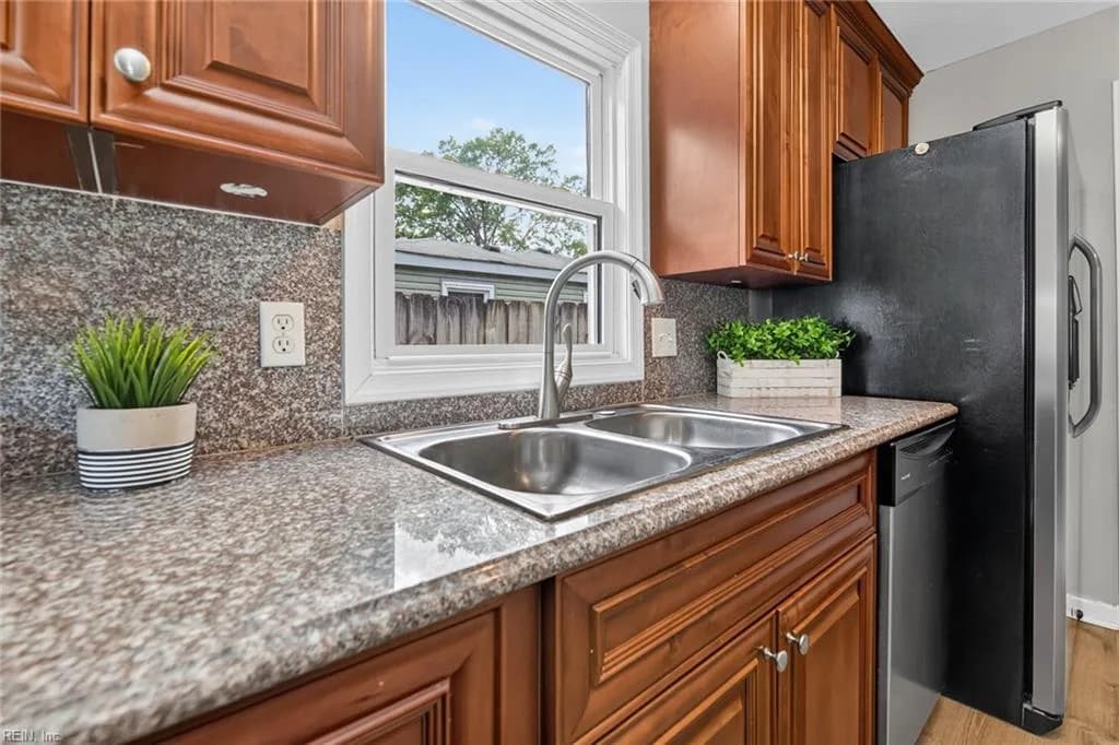 428 Draper DR, NORFOLK VA 23505 - Photo 5