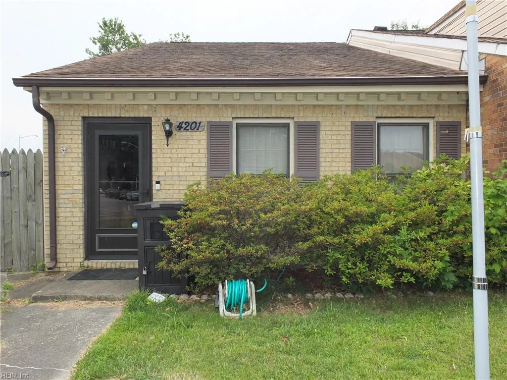 4201 MacArthur RD, VIRGINIABEACH VA 23453