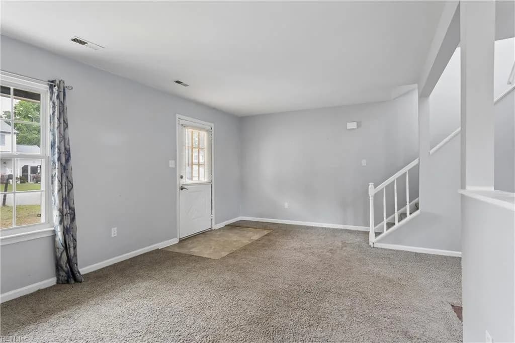 453 Wyn DR, NEWPORTNEWS VA 23608 - Photo 3