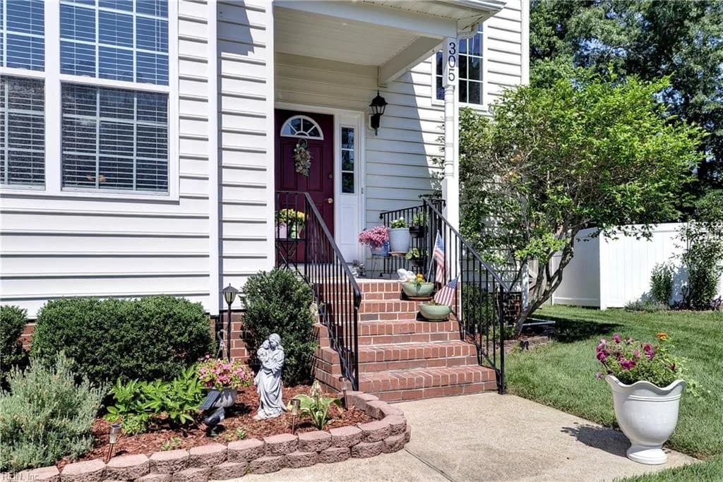 305 Minnie CIR, NEWPORTNEWS VA 23608 - Photo 4
