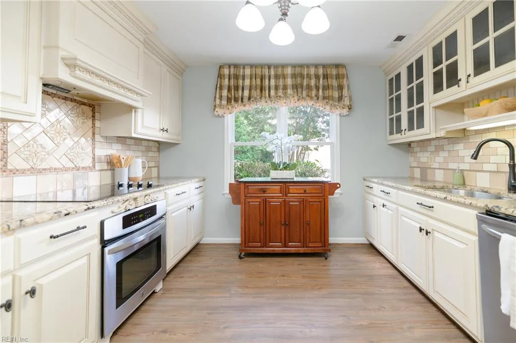 7680 The Points PL #302, GLOUCESTERPOINT VA 23062 - Photo 4