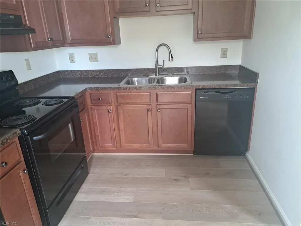 4214 Beasley CT, VIRGINIABEACH VA 23462 - Photo 3