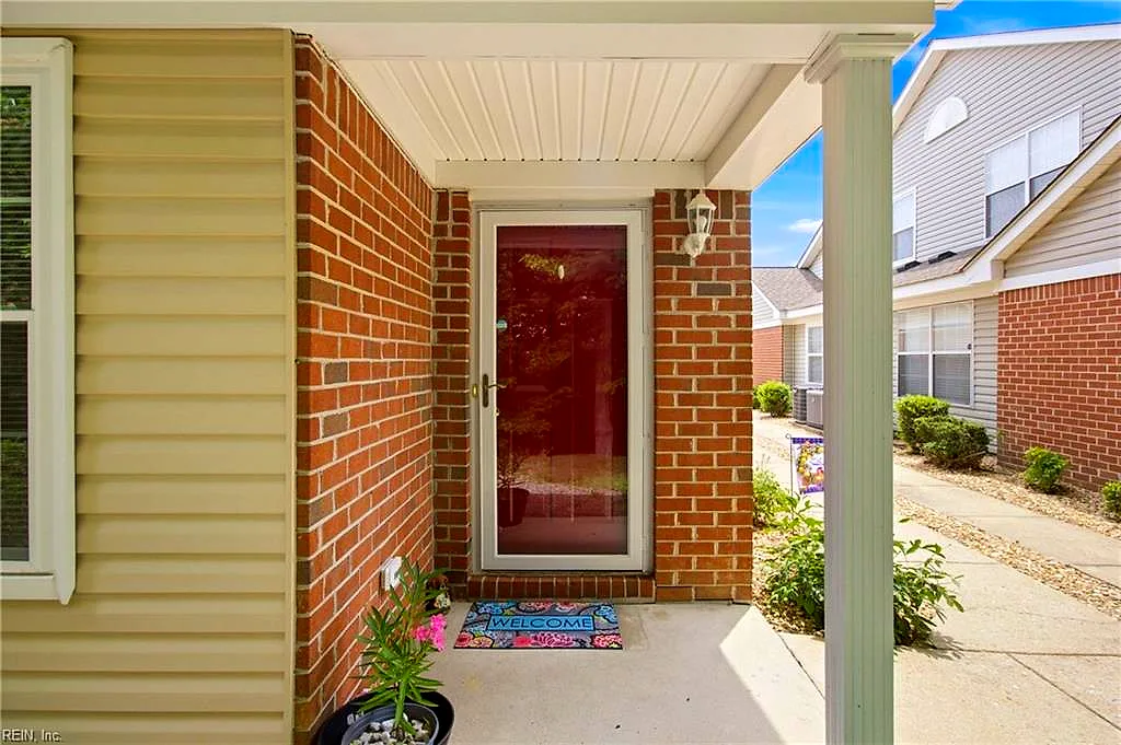 713 Oak Mill LN, NEWPORT NEWS VA 23602