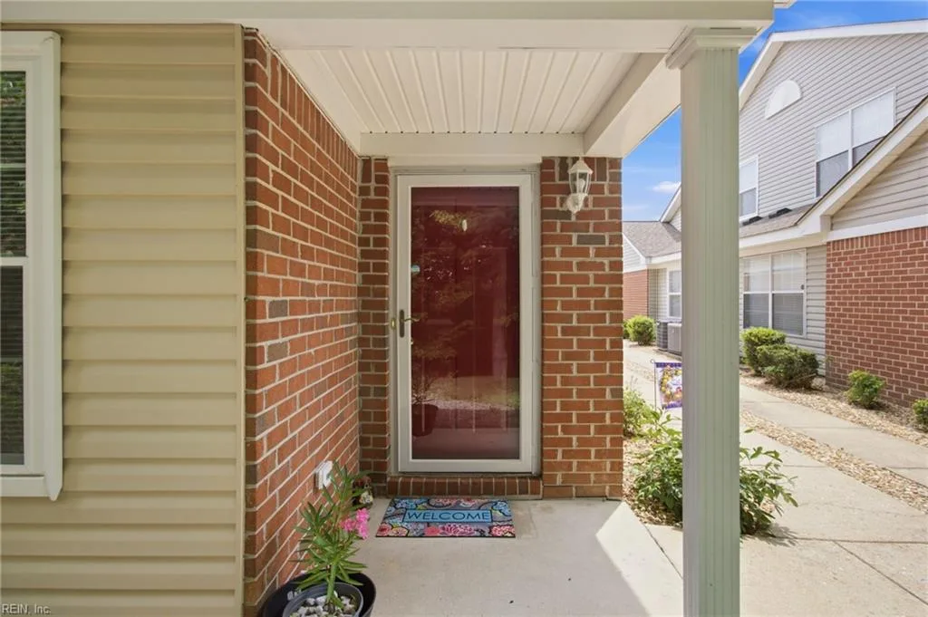 713 Oak Mill LN, NEWPORTNEWS VA 23602