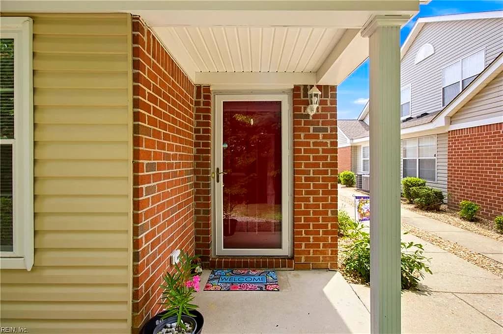 713 Oak Mill LN, NEWPORT NEWS VA 23602 - Photo 2