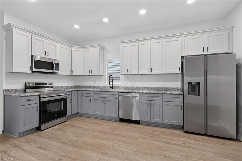 1913 County ST, PORTSMOUTH VA 23704 - Photo 3