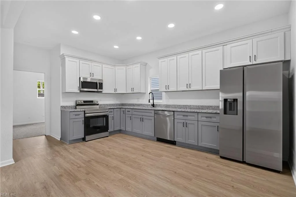 1913 County ST, PORTSMOUTH VA 23704 - Photo 4