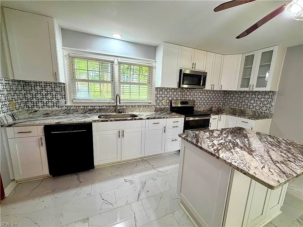 1452 E Pembroke AVE, HAMPTON VA 23663