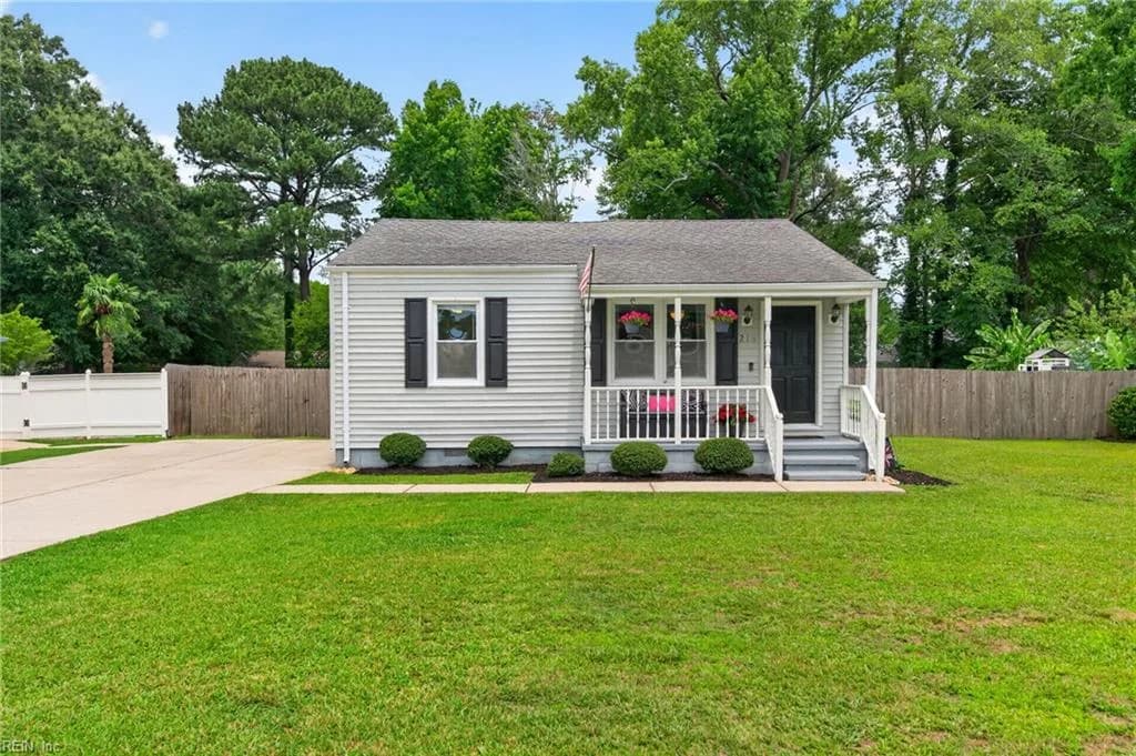 216 Marion DR, CHESAPEAKE VA 23322 - Photo 2