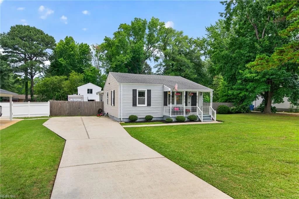 216 Marion DR, CHESAPEAKE VA 23322 - Photo 4