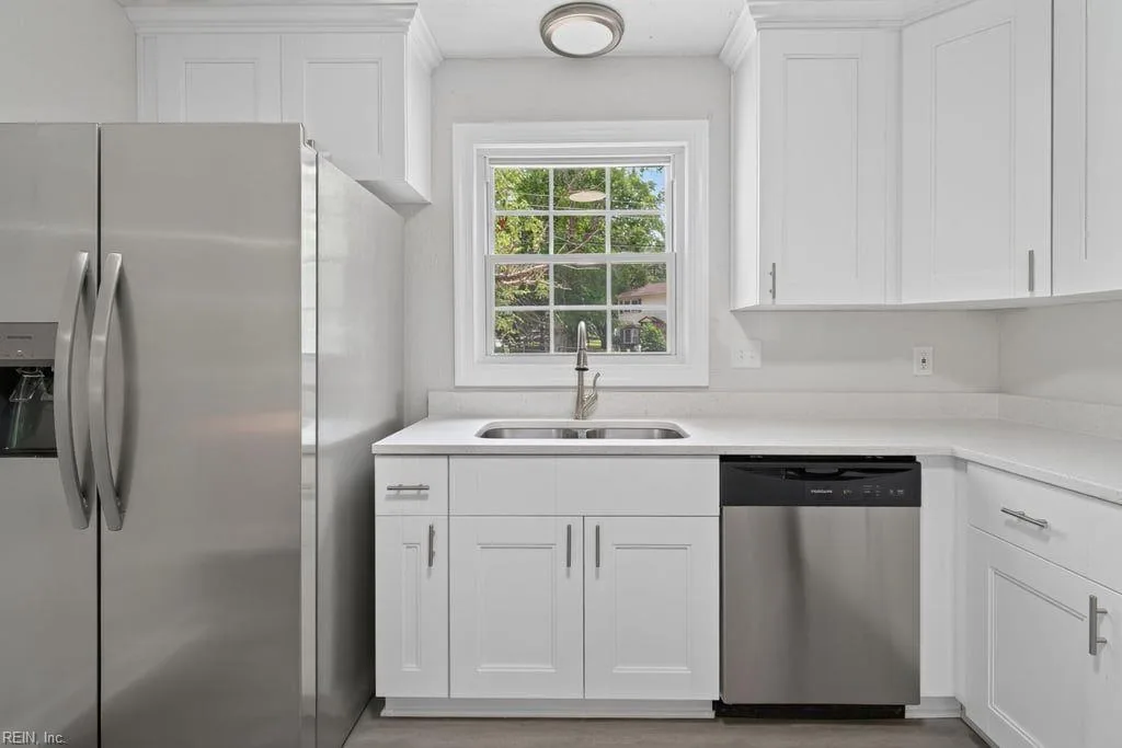 112 W Rexford DR, NEWPORTNEWS VA 23608 - Photo 4