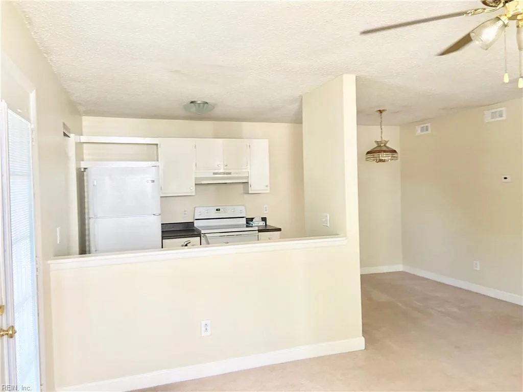 4160 Thalia Station CIR, VIRGINIABEACH VA 23452 - Photo 5