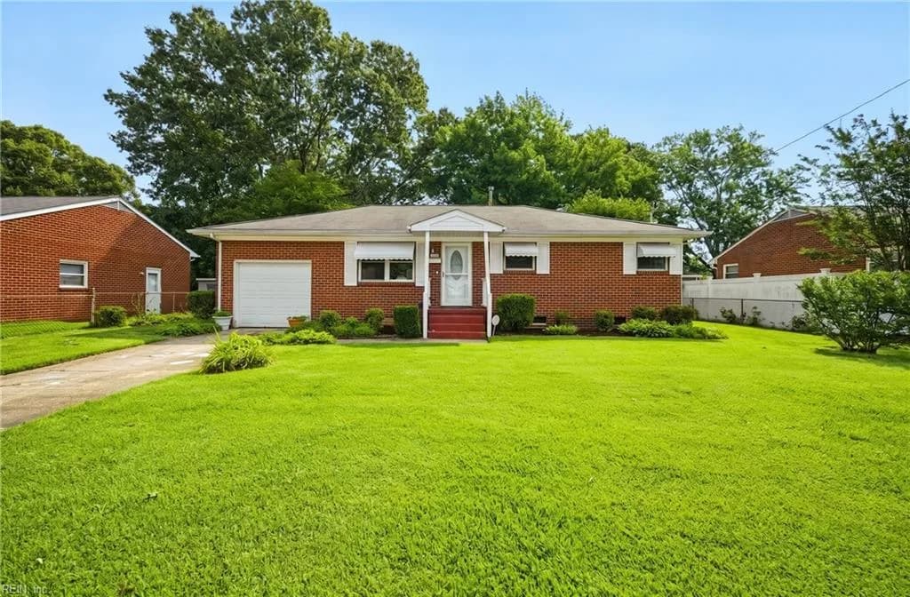 220 Manchester DR, HAMPTON VA 23666 - Main photo