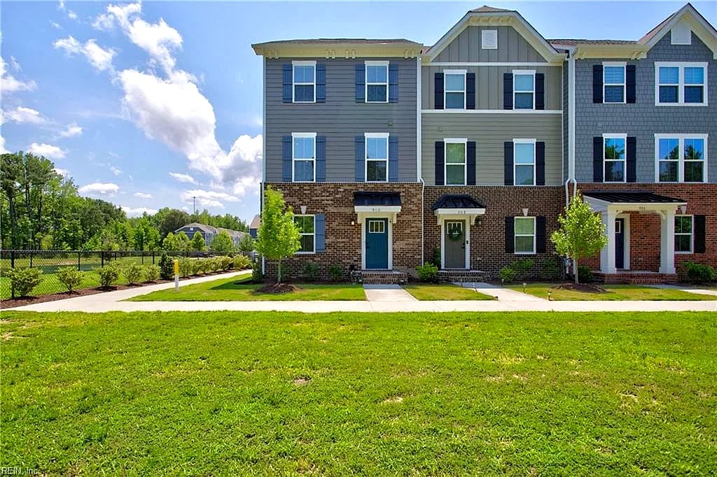910 Marston ST, Suffolk — 4 bed Residential, 2,034 sqft
