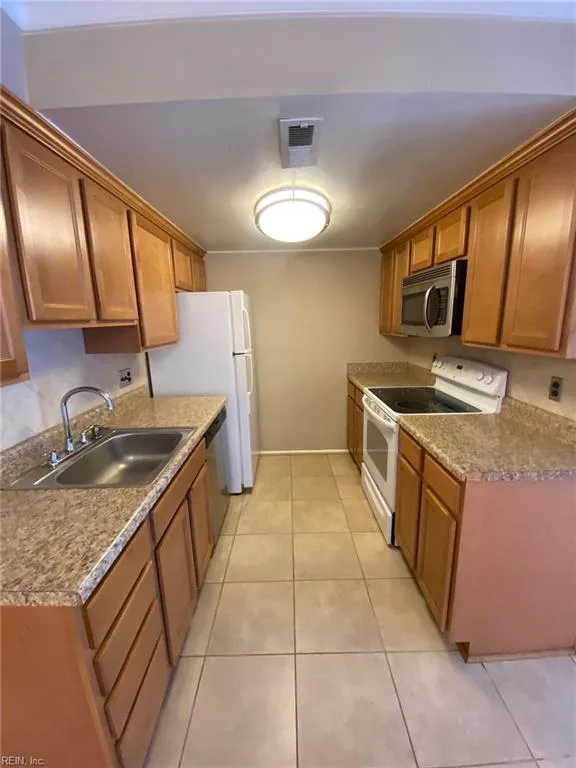 1324 Sierra DR, VIRGINIABEACH VA 23453 - Photo 3