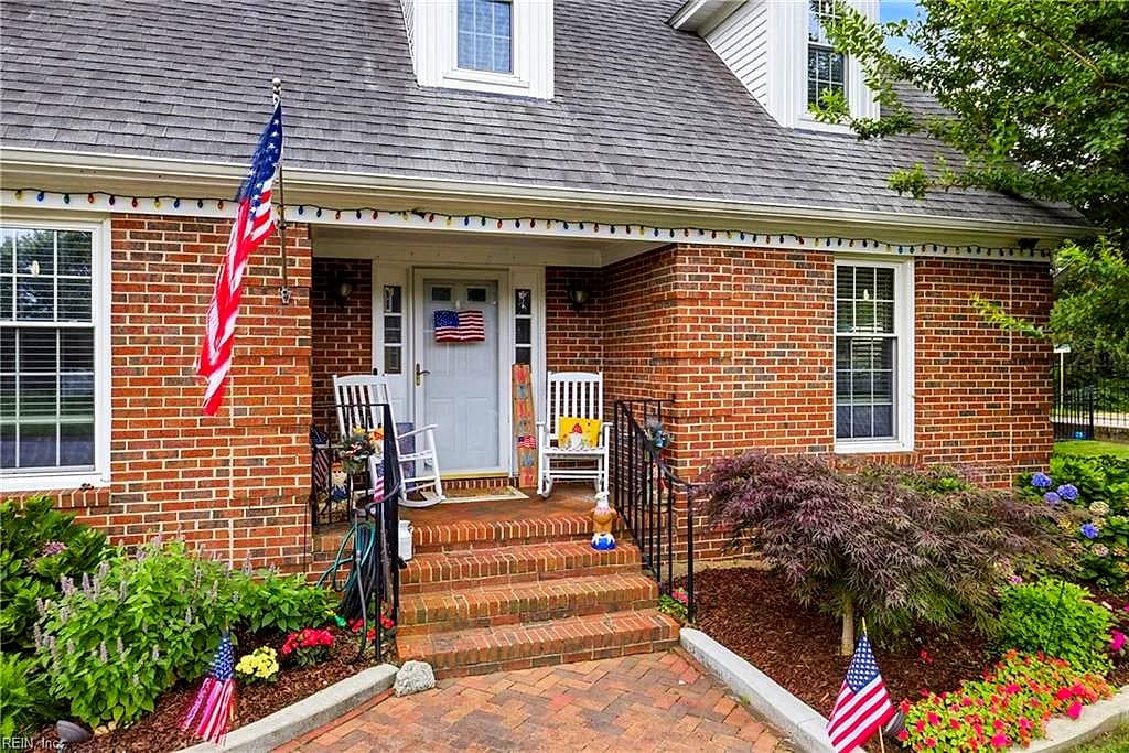 1 N Point DR, PORTSMOUTH VA 23703 - Main photo