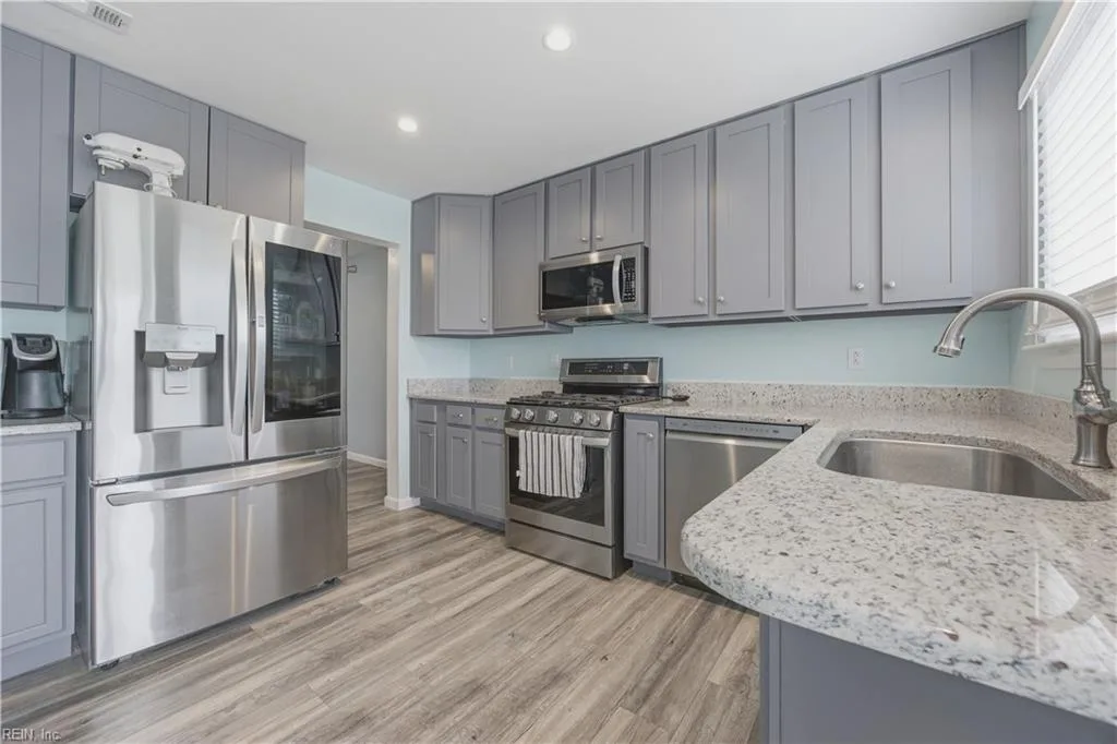 1629 Kitimal DR, VIRGINIABEACH VA 23454 - Photo 4