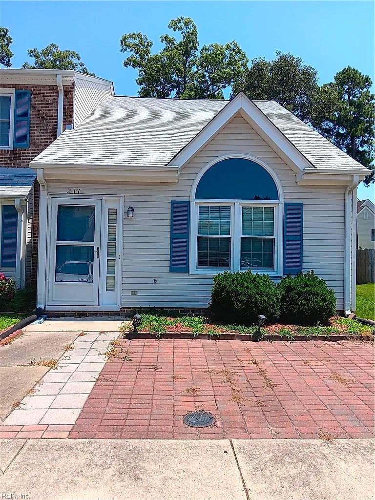 211 Crestwood CT, Yorktown — 2 bed Residential, 1,212 sqft