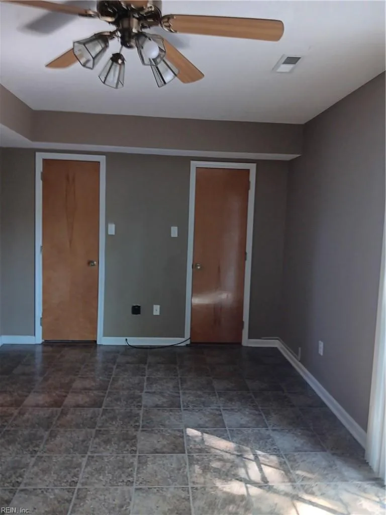 211 Crestwood CT, YORKTOWN VA 23692 - Photo 5