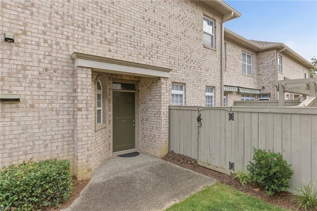 1115 Chancellor Walk CT, VIRGINIABEACH VA 23454 - Photo 3