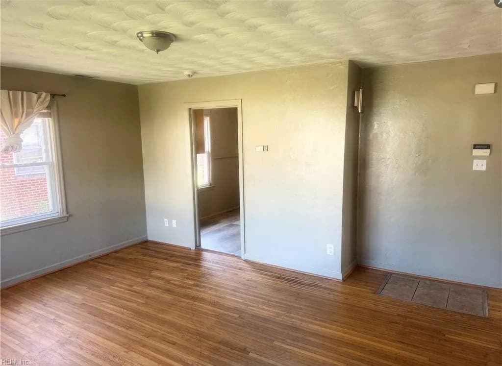 635 Newport News AVE, HAMPTON VA 23669 - Photo 4