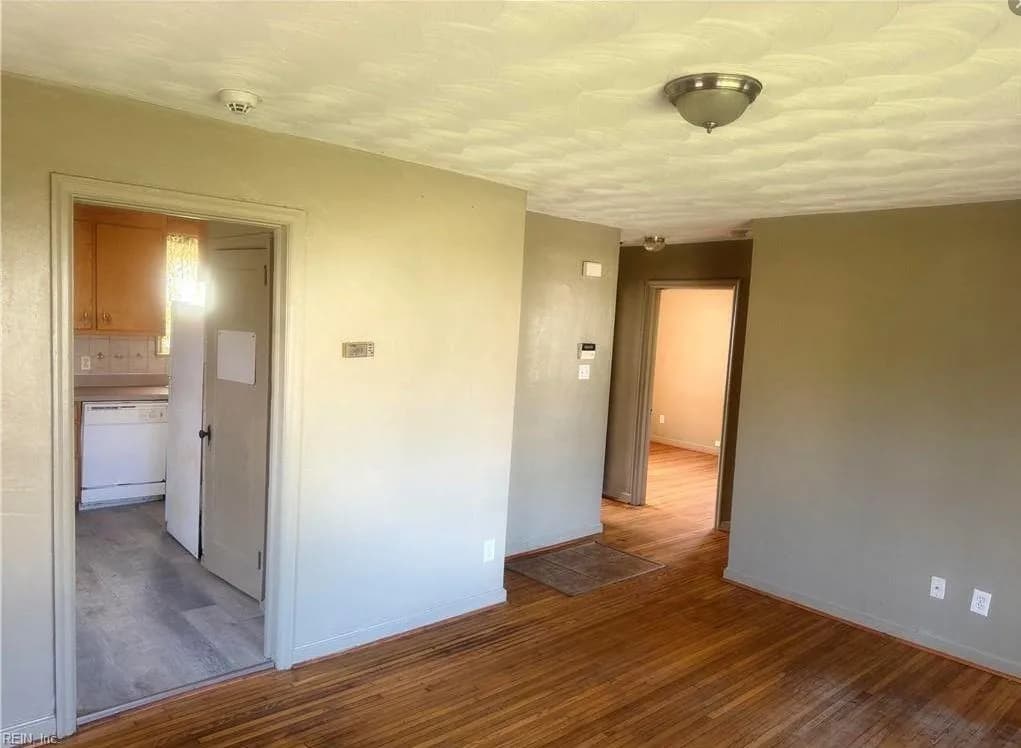 635 Newport News AVE, HAMPTON VA 23669 - Photo 5