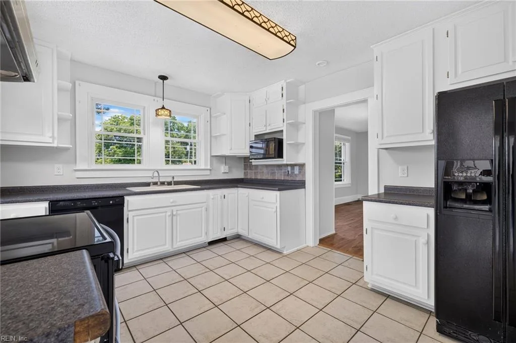 910 Carolina RD, SUFFOLK VA 23434 - Photo 3