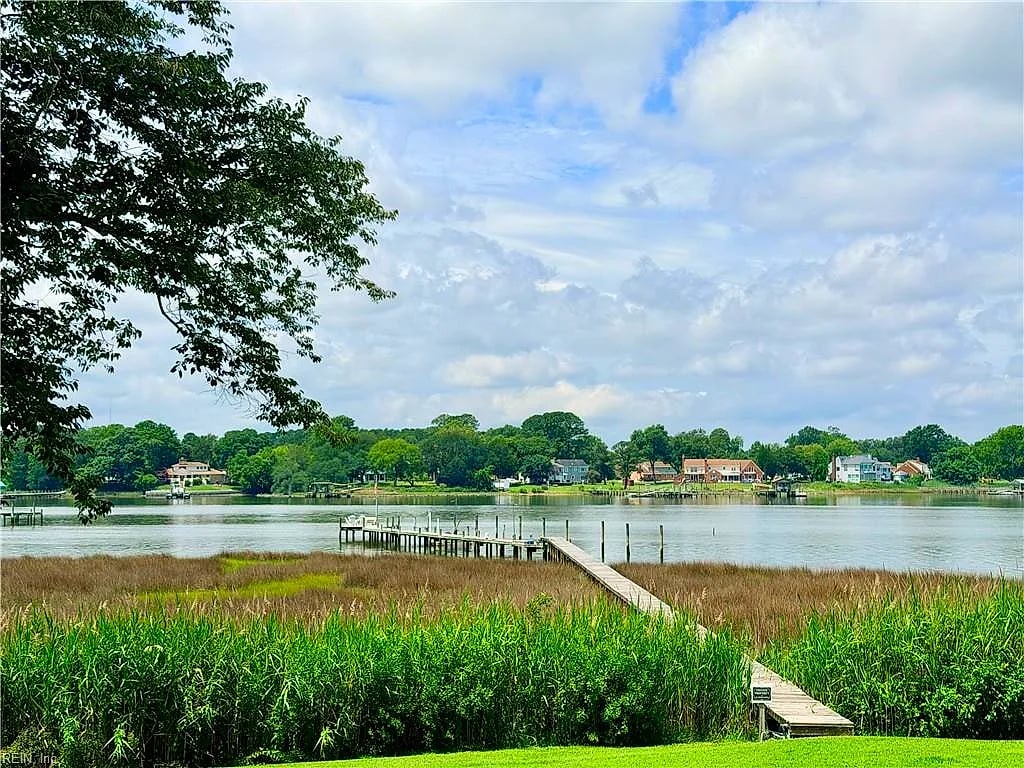 418 Robin RD, Portsmouth — 2 bed Residential, 1,408 sqft