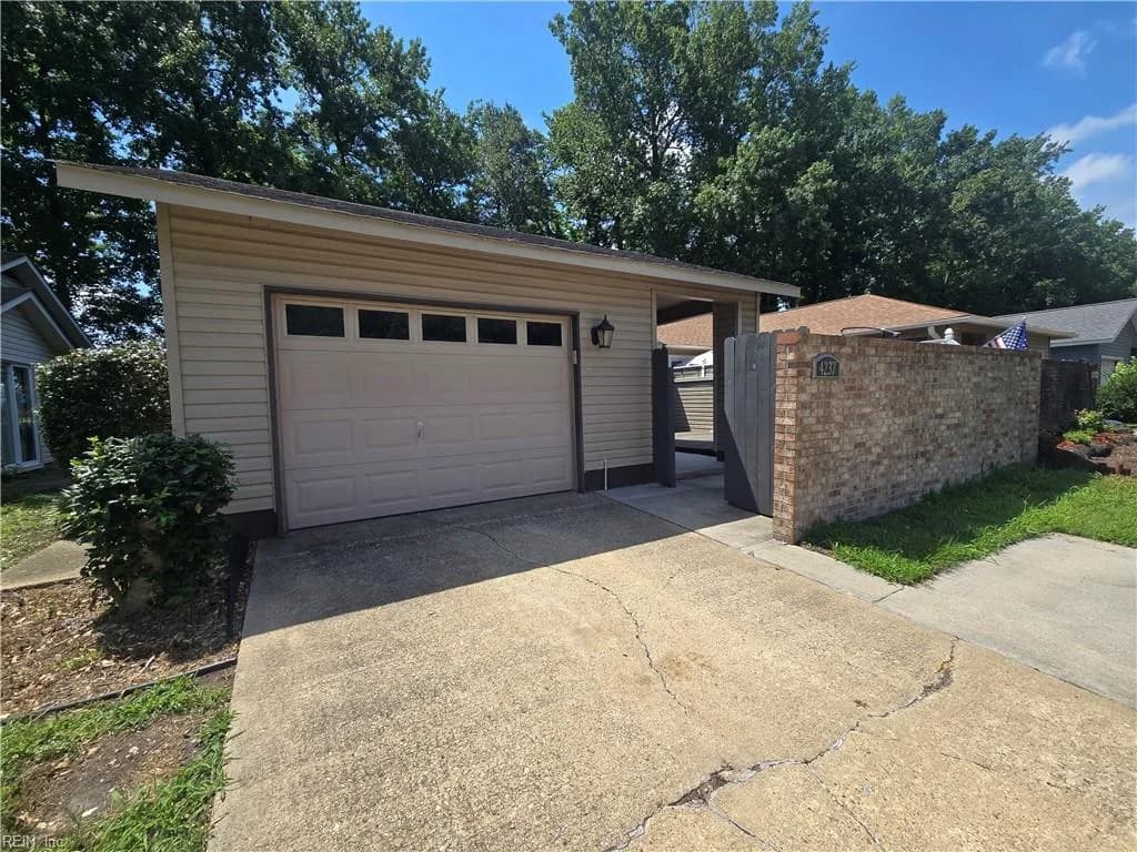 4237 Smokey Lake DR, VIRGINIABEACH VA 23462 - Photo 2