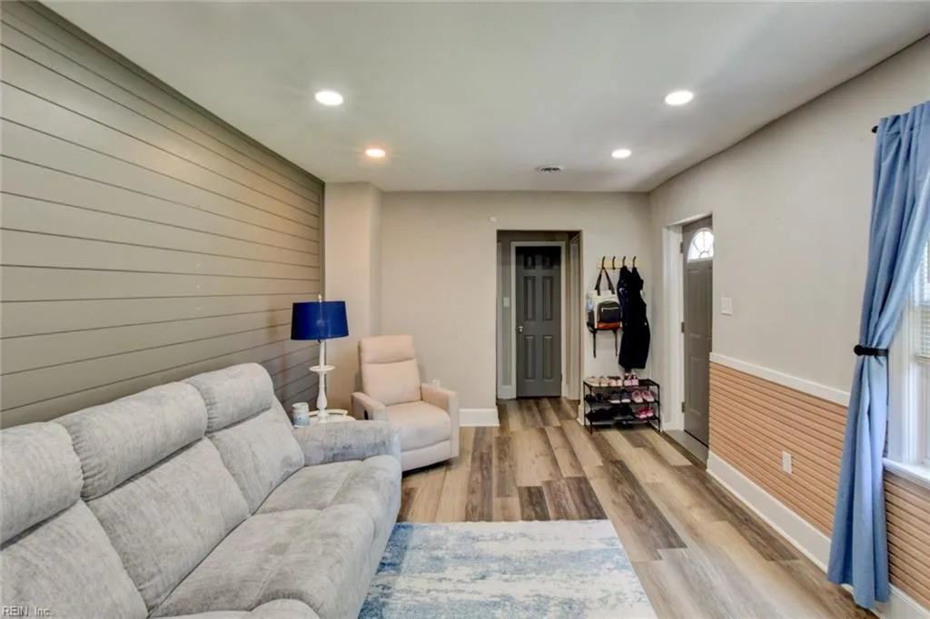2 Clover ST, HAMPTON VA 23669 - Photo 4