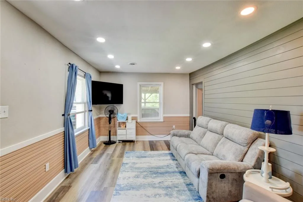 2 Clover ST, HAMPTON VA 23669 - Photo 5