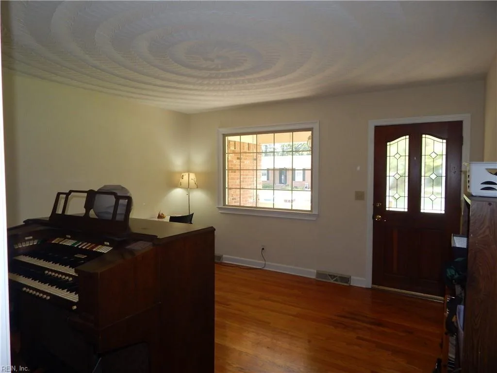 1024 Vanderploeg DR, CHESAPEAKE VA 23323 - Photo 4